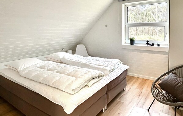 4 bedrooms, travel crib, free WiFi