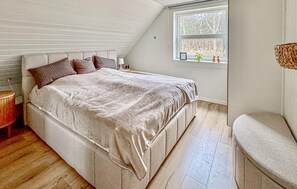 4 bedrooms, travel cot, free WiFi
