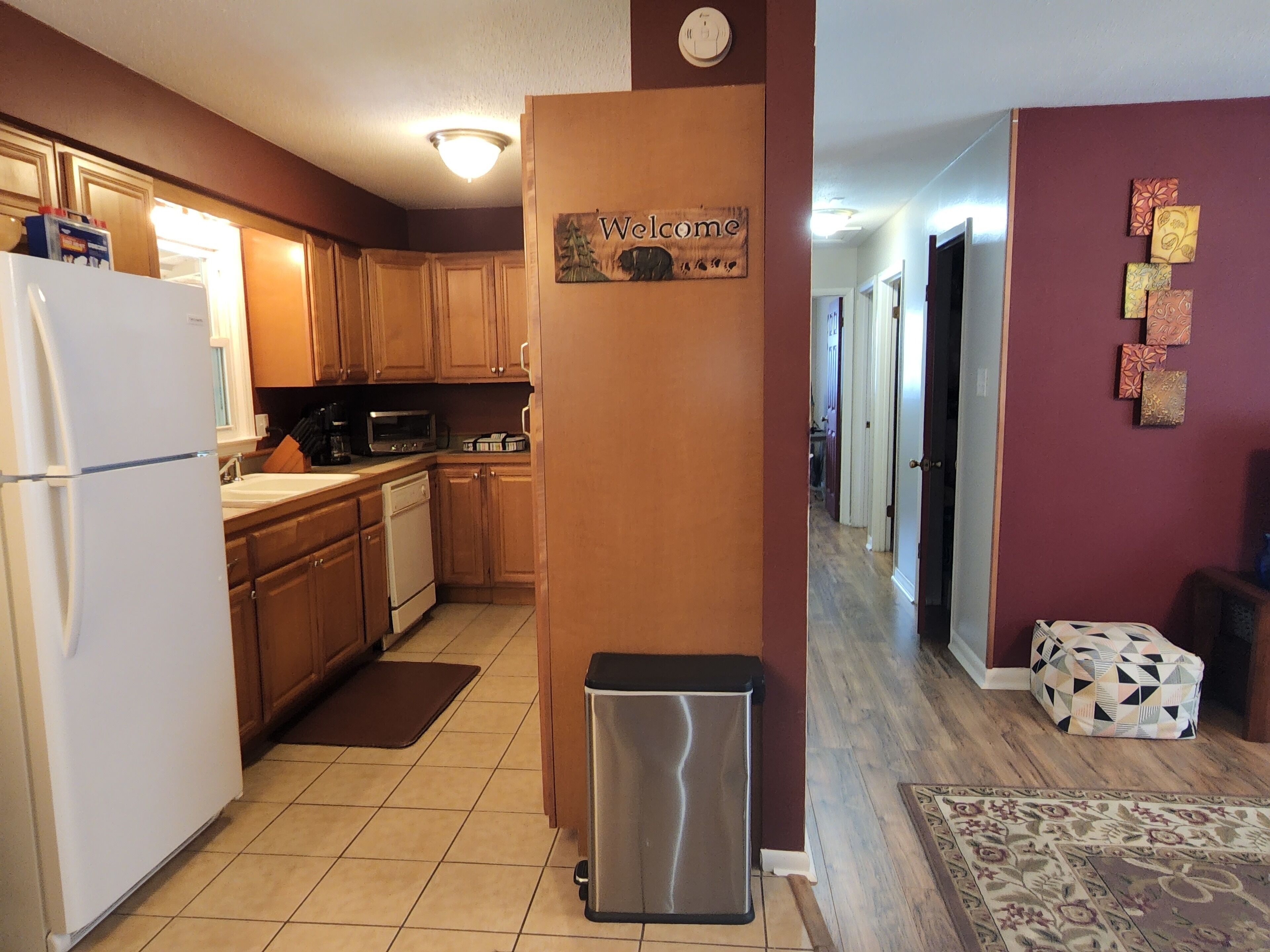 Cozy house-walking distance to downtown Black Mountain.