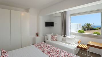 1 bedroom, hypo-allergenic bedding, in-room safe, soundproofing