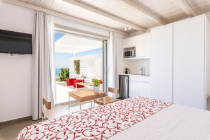 CHORA Deluxe Suite with Sea View and Private Pool | Private kitchenette - O Lofos Luxury Boutique Suites (Mykonos)