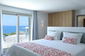URANOS Deluxe two Bedroom Suite with Sea View, Terrace and Private Pool | Vista dalla camera