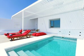 TINOS Deluxe Suite with Sea View and Private Pool | Terrasse/gårdhave