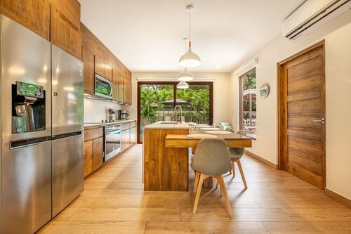 Playa Potrero: Stunning modern 3 Br, 3.5 bath home - Casa Coralis