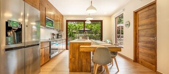 Playa Potrero: Stunning modern 3 Br, 3.5 bath home - Casa Coralis