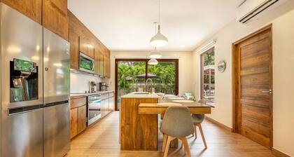 Playa Potrero: Stunning modern 3 Br, 3.5 bath home - Casa Coralis