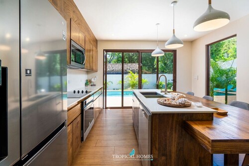 Playa Potrero: Stunning modern 3 Br, 3.5 bath home - Casa Coralis