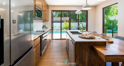 Playa Potrero: Stunning modern 3 Br, 3.5 bath home - Casa Coralis