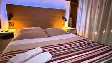 Quarto conforto | Roupas de cama antialérgicas, frigobar, individualmente decorados