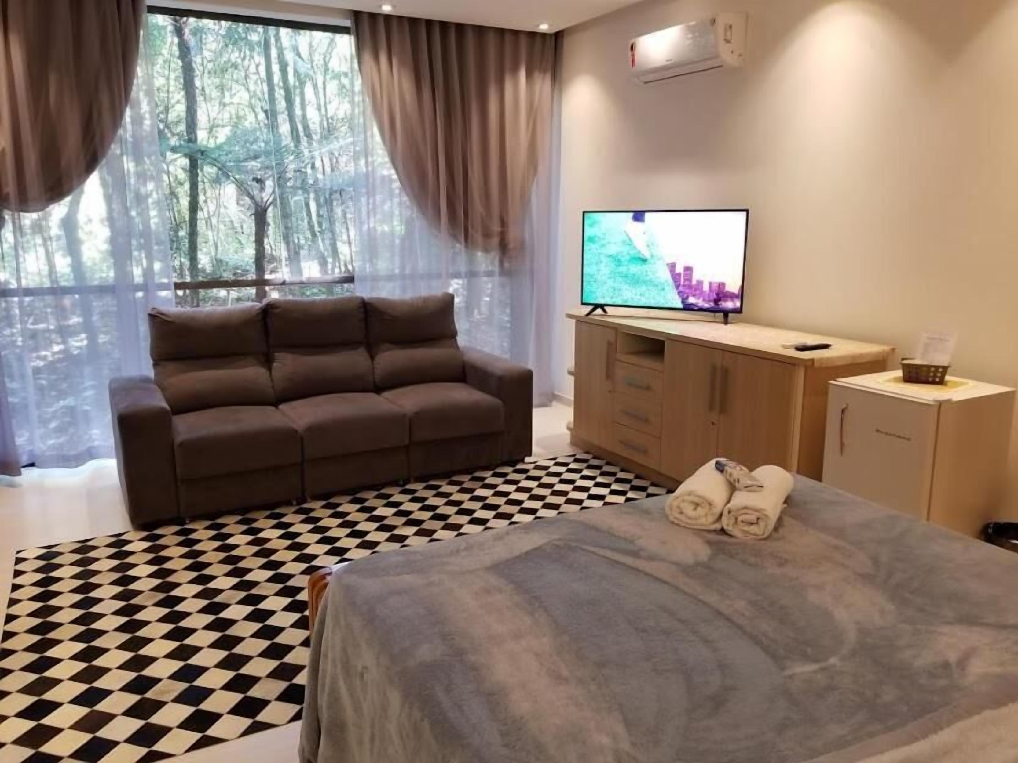 Roupas de cama antialérgicas, frigobar, individualmente decorados