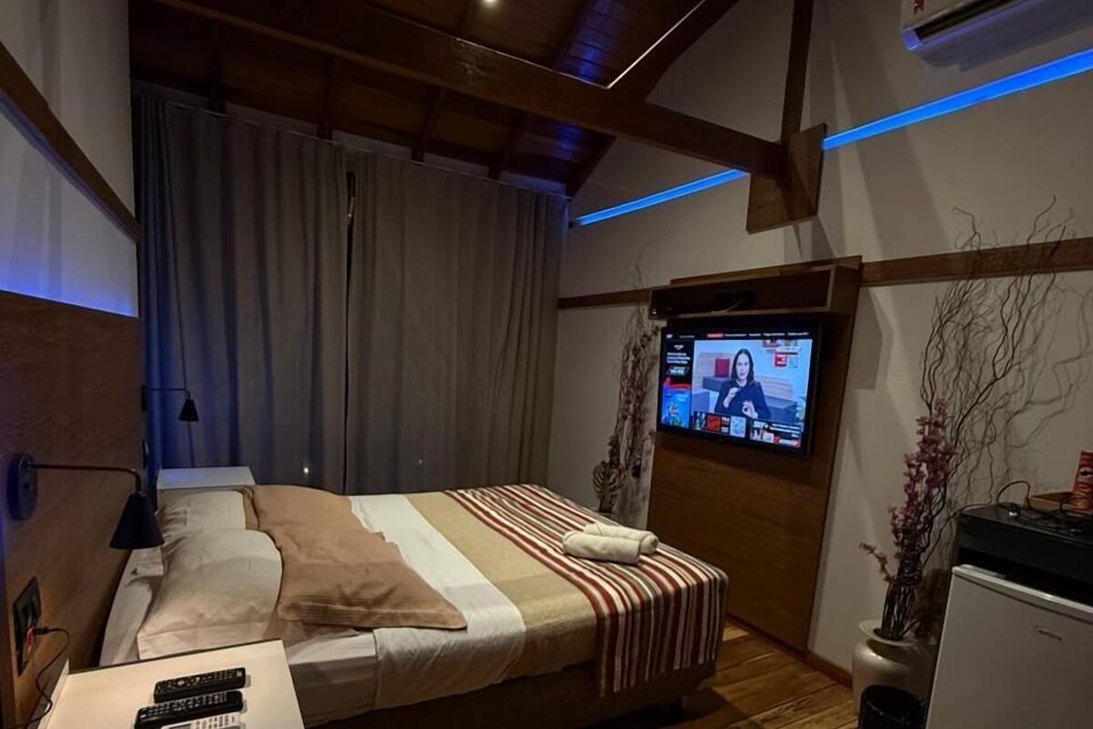 舒适客房 | 防过敏的被褥、迷你吧、免费 WiFi、特色装修