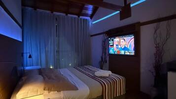 Quarto conforto | Roupas de cama antialérgicas, frigobar, individualmente decorados