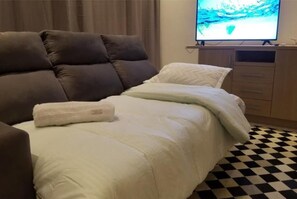 Hypo-allergenic bedding, minibar, individually decorated, free WiFi