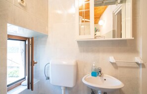 Shower - Beautiful home in Gruda with WiFi (Gruda)