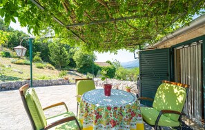 Outdoor dining - Beautiful home in Gruda with WiFi (Gruda)