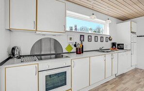 Køleskab, ovn, kogeplade, opvaskemaskine