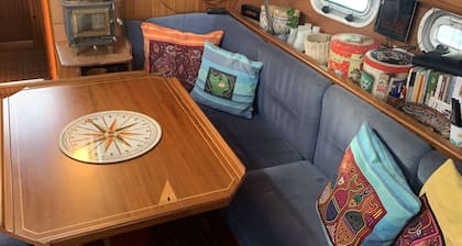 Sailboat in San Blas equipped with all comforts