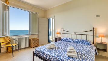 2 Schlafzimmer, Reisekinderbett, kostenloses WLAN, Bettwäsche
