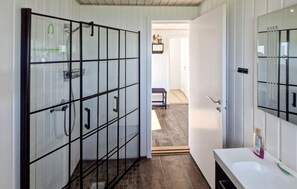 Shower - Beautiful home in Glesborg with kitchen (Glesborg)