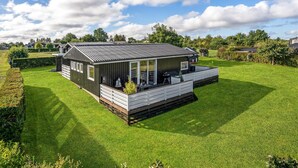 A modern house with a large deck and a covered patio area. - Beautiful home in Glesborg with kitchen (Glesborg)