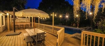 Sandfly home with cottage and pool, close to downtown and Tybee