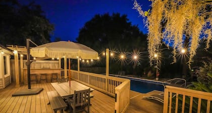Sandfly home with cottage and pool, close to downtown and Tybee