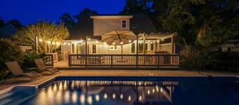 'Authentic Savannah' Oak canopied Street near Wormsloe and local dining
