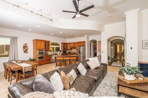 TV connectée, jeux vidéo, baby-foot, table de tennis de table