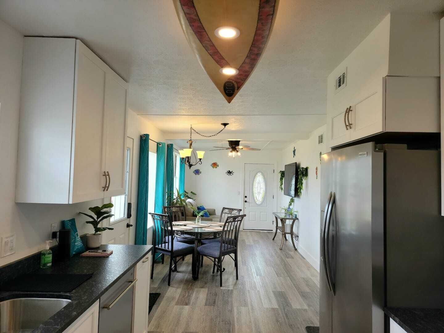 🌴Relaxing Family Getaway🌴 mins from 🏖 king 🛏