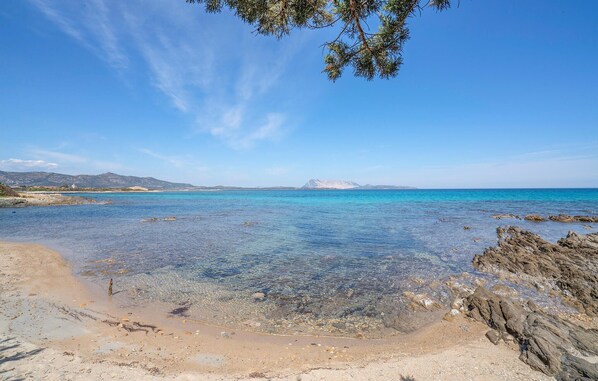 Una spiaggia nelle vicinanze