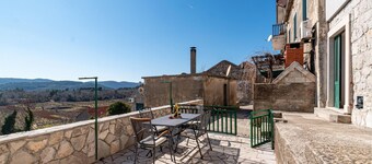 Amazing home in Kuna with kitchen