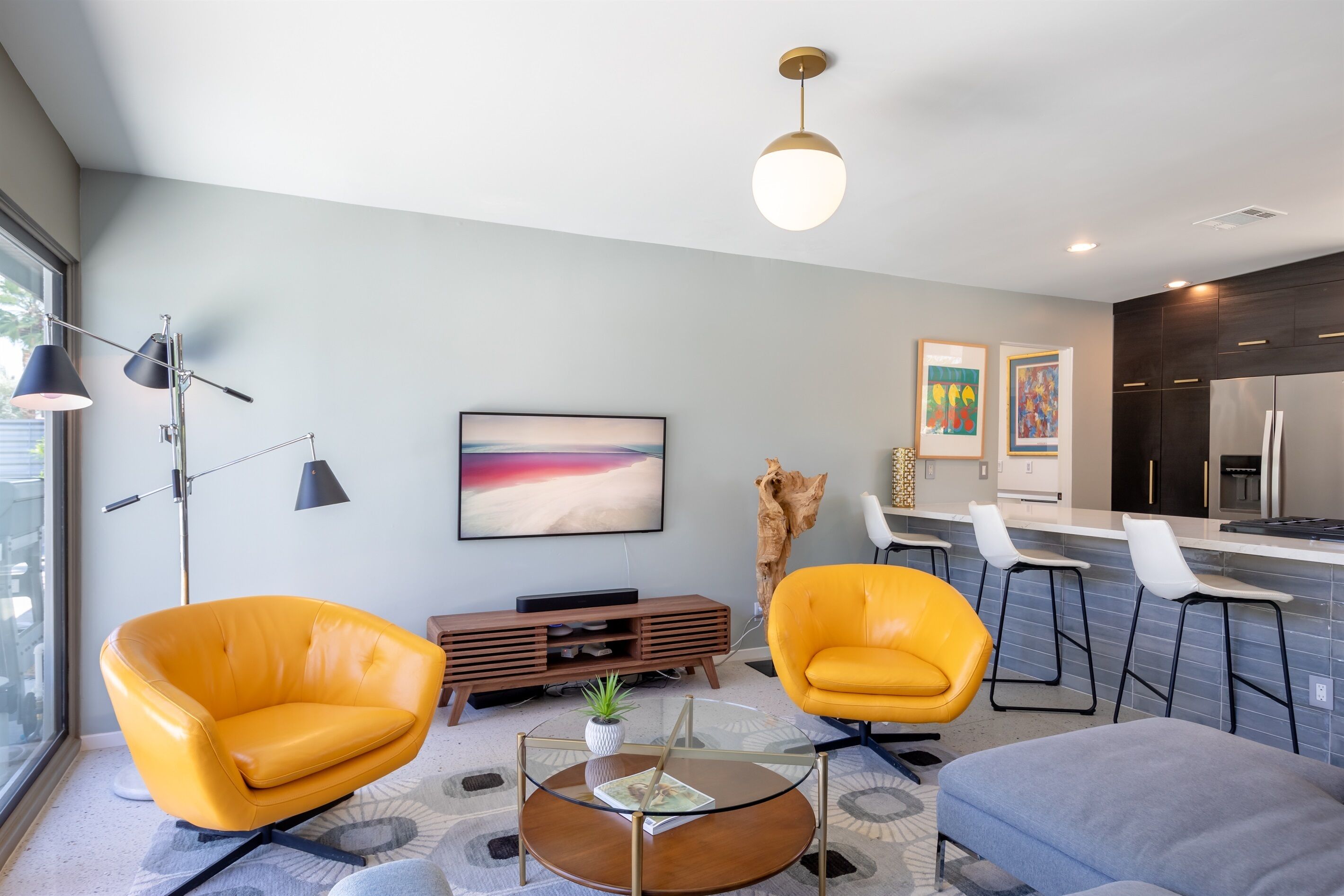 Smart TV with digital surround sound and bluetooth compatibility