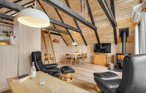 Smart TV, fireplace, DVD player