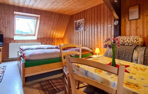Travel cot, free WiFi