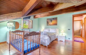 2 bedrooms, travel cot, free WiFi
