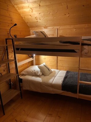 2 bedrooms, iron/ironing board, travel cot, free WiFi