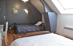 6 bedrooms, free WiFi, bed sheets