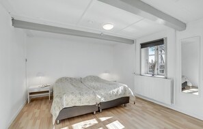 3 bedrooms, travel crib, free WiFi