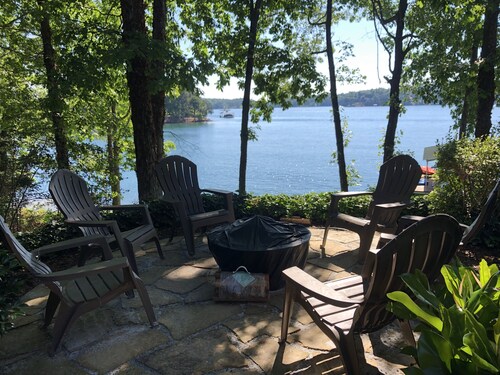 Life is Better at the Lake! Waterfront cabin on Lake Keowee
