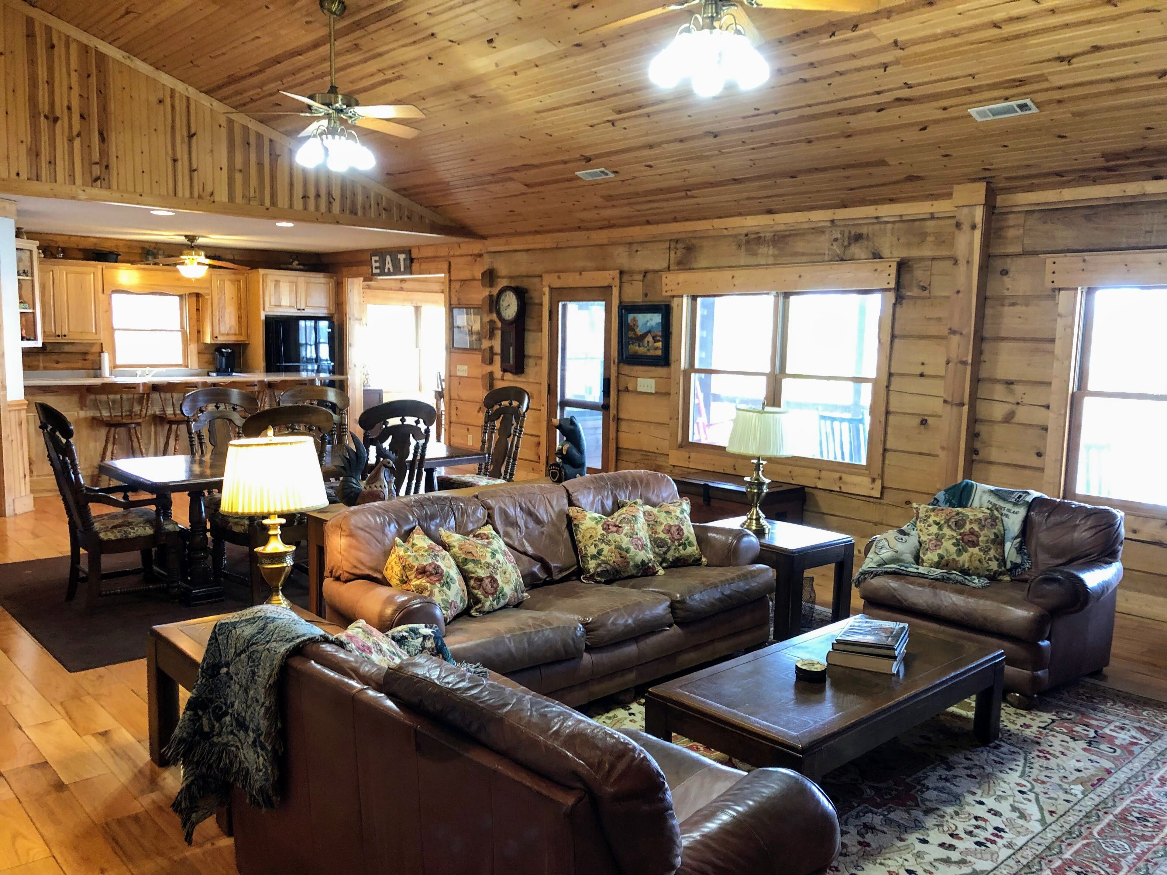 Life is Better at the Lake! Waterfront cabin on Lake Keowee
