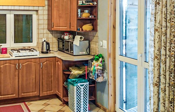 Fridge, microwave, stovetop, cookware/dishes/utensils
