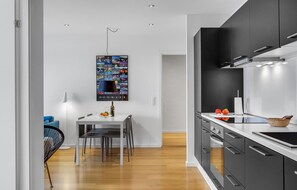Refrigerador, horno, placa de cocina, lavavajillas