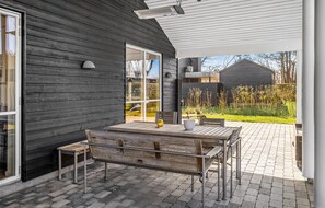 Outdoor dining - Nice home in Juelsminde with WiFi (Juelsminde)