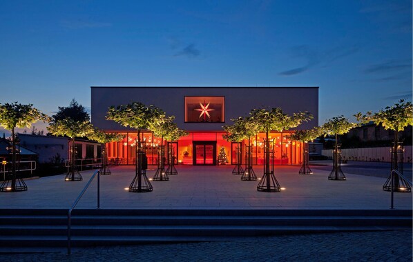 المنشأة من الخارج