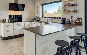 Køleskab, opvaskemaskine, kaffe-/temaskine