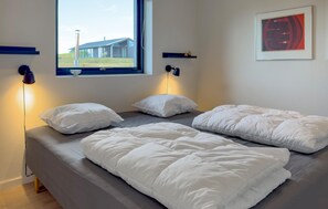 5 bedrooms, travel crib, free WiFi