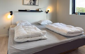 5 bedrooms, travel crib, free WiFi - Stunning home in Ebeltoft with sauna (Ebeltoft)