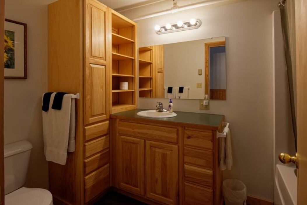 Elbow Lake Lodge: White Pine