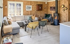 Smart TV, fireplace - 4 bedroom awesome home in Eggedal (Eggedal)