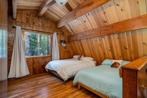 3 bedrooms, iron/ironing board, travel cot, free WiFi